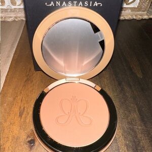 Anastasia Beverly Hills Smooth Blur Bronzer